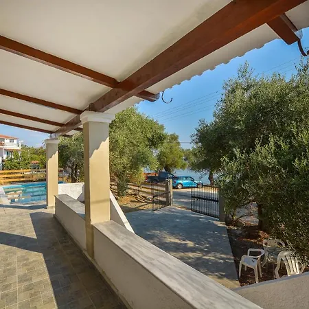 Holiday home Deja Blue House Kato Spilaion